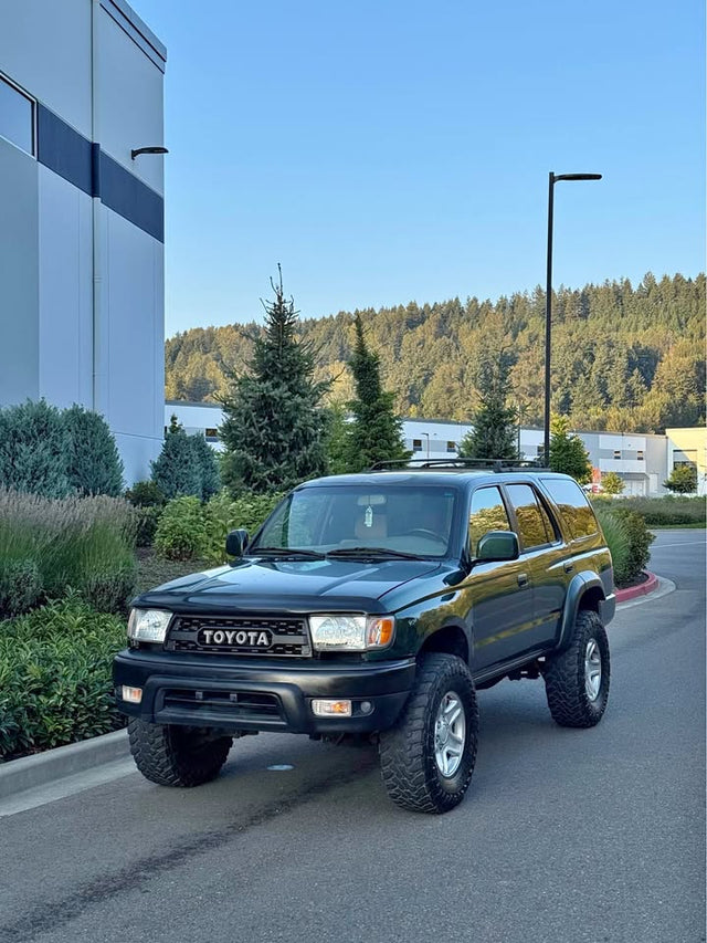 2001 Toyota 4Runner · SR5 Premium Sport Utility 4D in Edgewood, WA (photo 1)