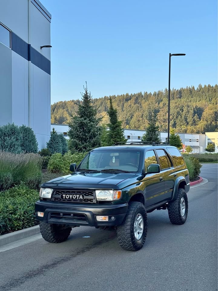 2001 Toyota 4Runner · SR5 Premium Sport Utility 4D in Edgewood, WA (photo 1) — photo 1