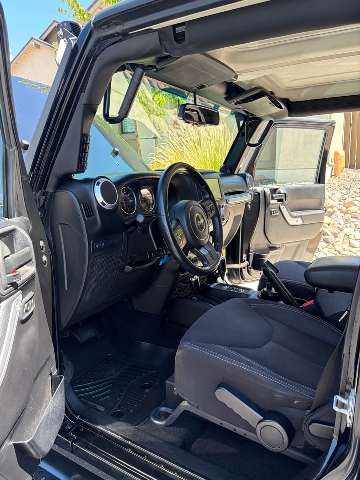 2013 Jeep Wrangler Unlimited · Rubicon (JK) Sport Utility 4D in Reno, NV (photo 8) — photo 8