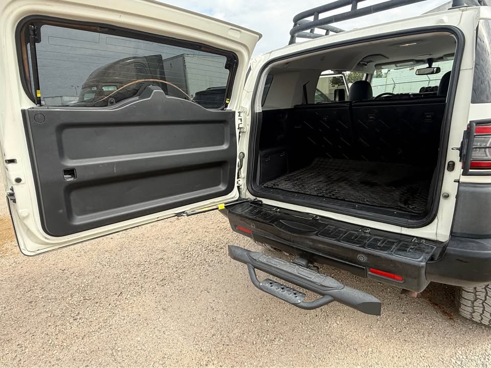 2013 Toyota FJ Cruiser · Sport Utility 2D (photo 8) — photo 8
