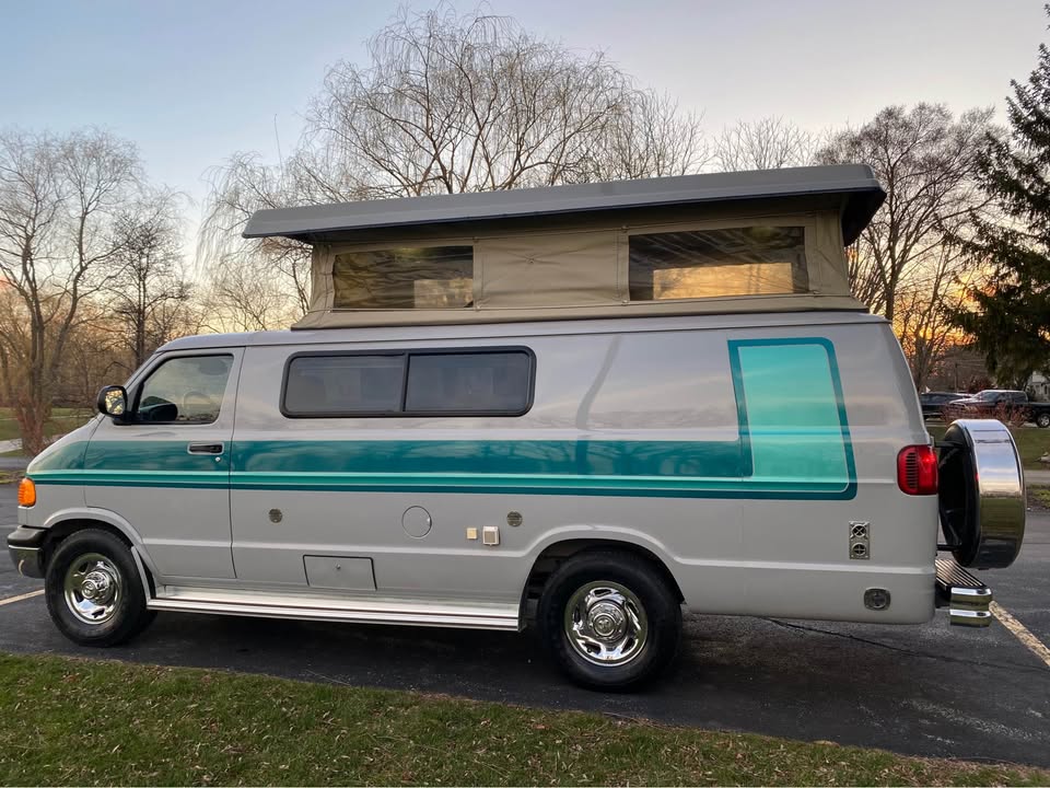 2003 Dodge Sportsmobile EB30 in Gurnee, IL (photo 2) — photo 2