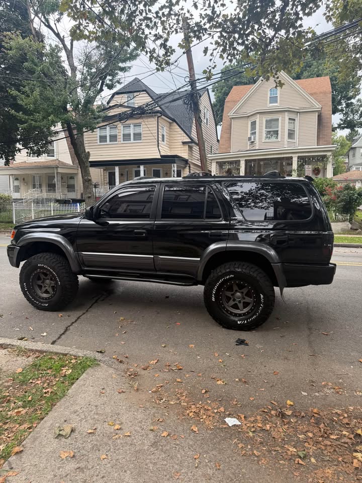 1998 Toyota 4Runner · Limited Sport Utility 4D in Newark, NJ (photo 6) — photo 6