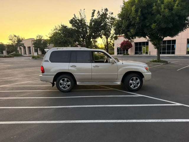 2006 Lexus LX470 — photo 3