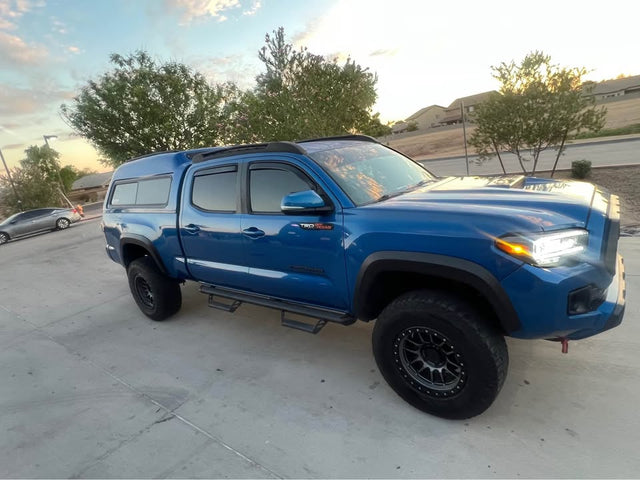2018 Toyota Tacoma · off road 4x4 — photo 2