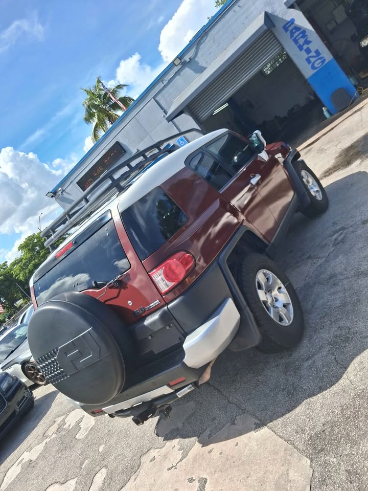 2008 Toyota FJ Cruiser · Sport Utility 2D in Miami, FL (photo 4) — photo 4