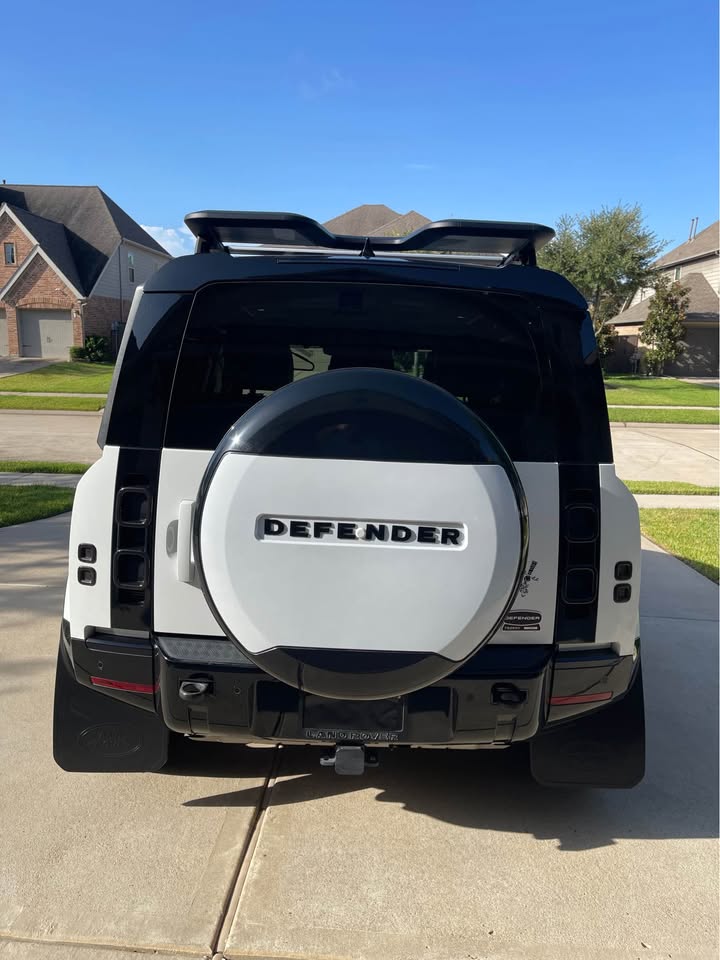 2023 Land Rover Defender 90 · X-Dynamic SE Sport Utility 2D (photo 3) — photo 3