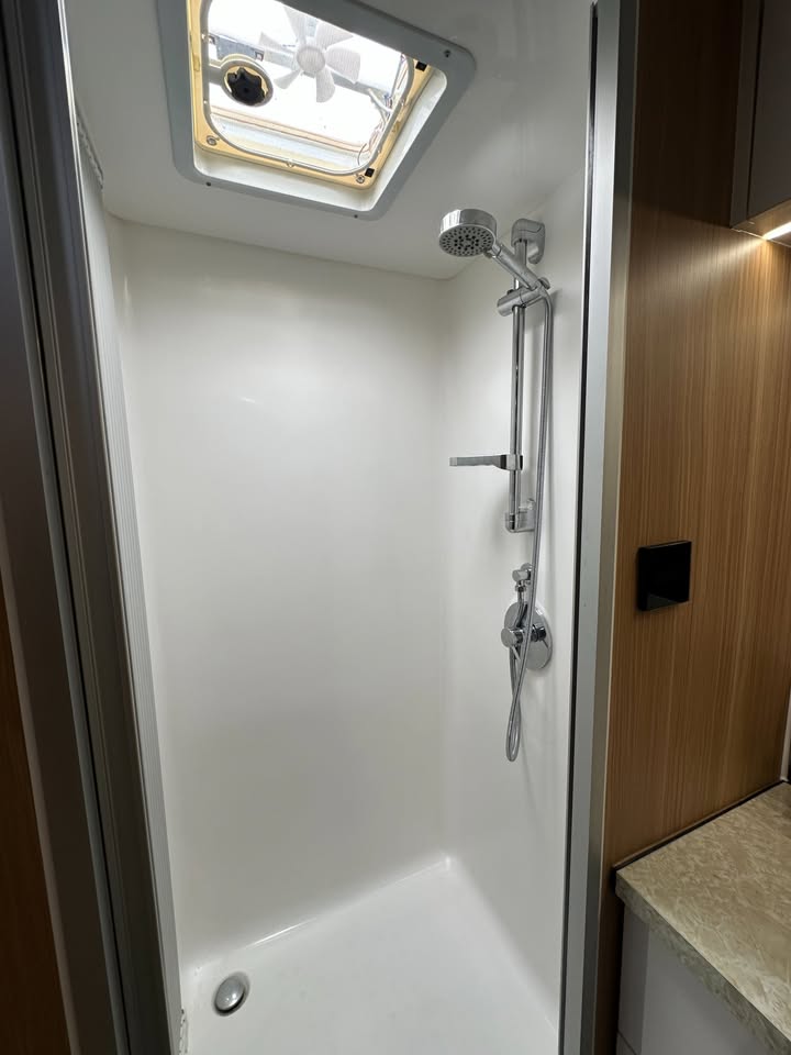 2022 BLACK SERIES CA TRAVEL TRAILER HQ19 OFF-ROAD / GRID MODEL in Arlington, TX (photo 10) — photo 10