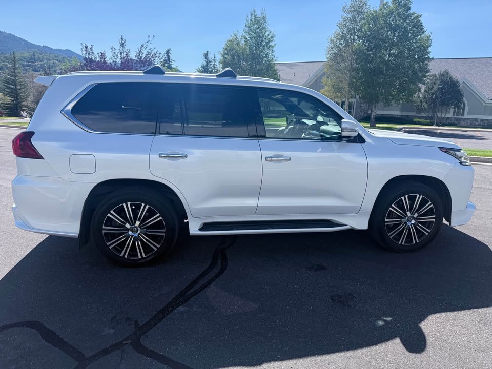 2020 Lexus LX · LX 570 Sport Utility 4D (photo 5) — photo 5