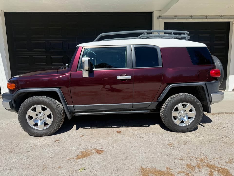 Toyota FJ Cruiser 4WD in Clovis, CA (photo 2)