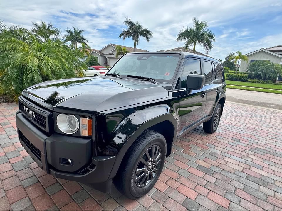 Toyota Land Cruiser in Naples, FL (photo 1)