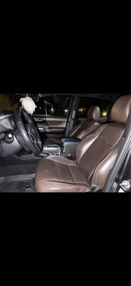2016 Toyota Tacoma Double Cab · Limited in Salt Lake City, UT (photo 7)