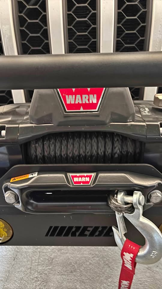 Warn VR EVO 10-S Winch + Mount/Hardware in Los Angeles, CA (photo 1)