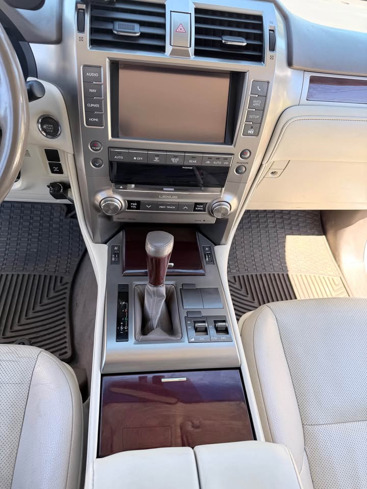 2019 Lexus GX · GX 460 Premium Sport Utility 4D in Concord, CA (photo 9) — photo 9