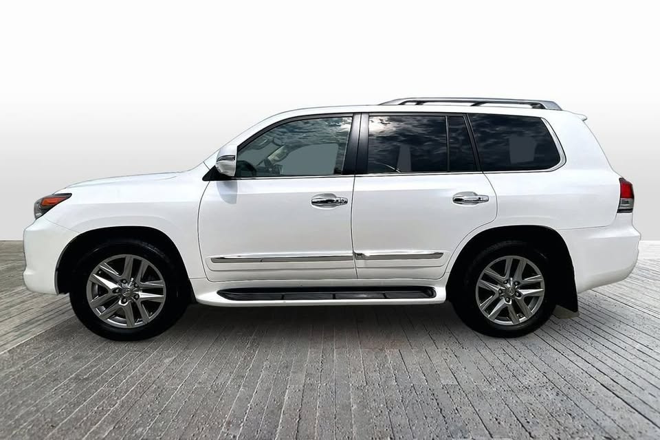 2015 Lexus LX 570 — 109k Miles in Clarendon Hills, IL (photo 4) — photo 4