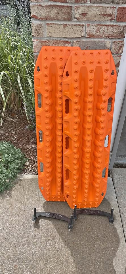 Maxtrax Mk2 Traction boards w/ locking pins and Prinsu mounts in Littleton, CO (photo 1)