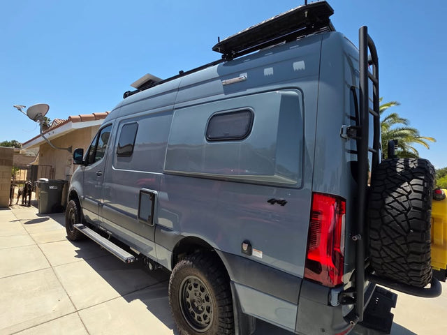 2022 Winnebago revel 4x4 diesel — photo 2