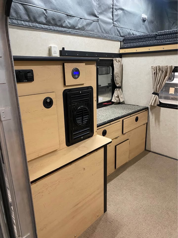 2022 Four Wheel Camper raven shell model (photo 12) — photo 12