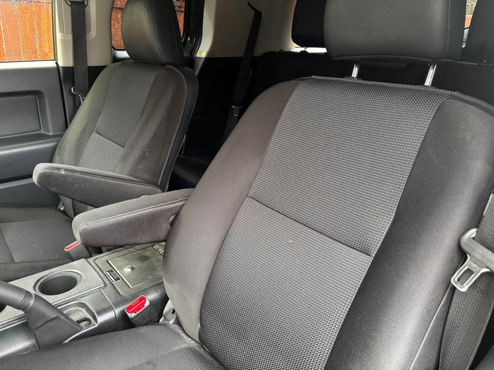 2014 Toyota FJ Cruiser · Sport Utility 2D (photo 4) — photo 4