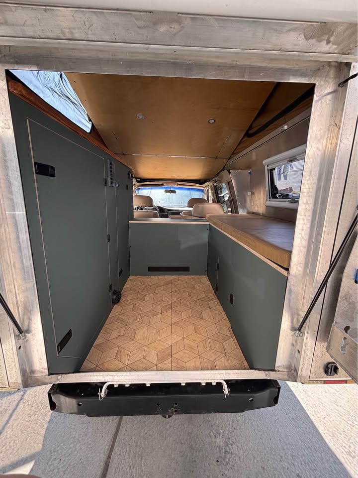 97 LS Swapped Land Cruiser Camper (photo 6) — photo 6