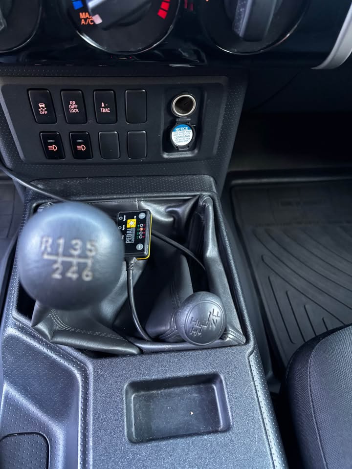 2014 Toyota FJ Cruiser · Sport Utility 2D in Everett, WA (photo 2) — photo 2