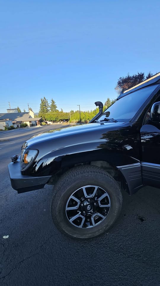 1999 Lexus LX · LX 470 Sport Utility 4D (photo 5) — photo 5