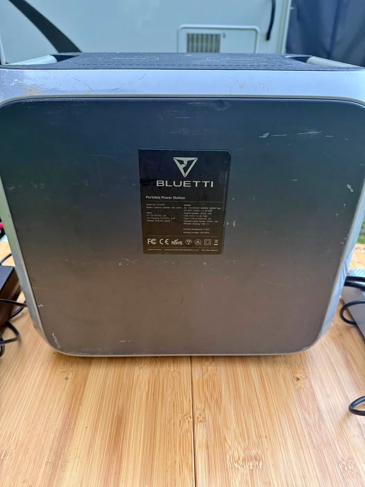 Bluetti AC200 2000 W Portable Power Station in Flushing, NY (photo 1)