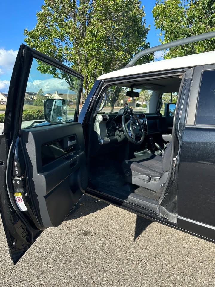 2007 Toyota FJ Cruiser 4x4 – Lifted, Fox Shocks, Fresh Paint – Clean In & Out in Oakley, CA (photo 6)