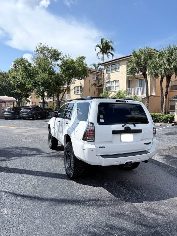 2006 Toyota 4Runner · SR5 Sport Utility 4D in Fort Lauderdale, FL (photo 4) — photo 4
