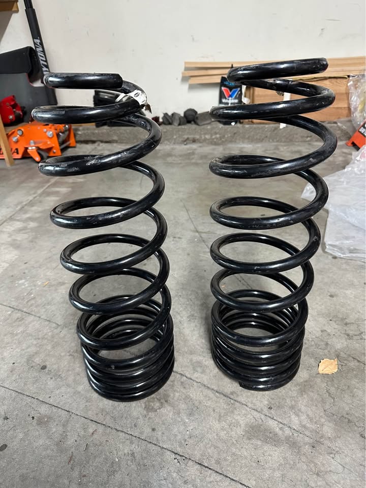 Dobinsons C59-677V Rear Coil Springs in Sacramento, CA (photo 2)