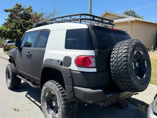 2010 Toyota FJ Cruiser — photo 2