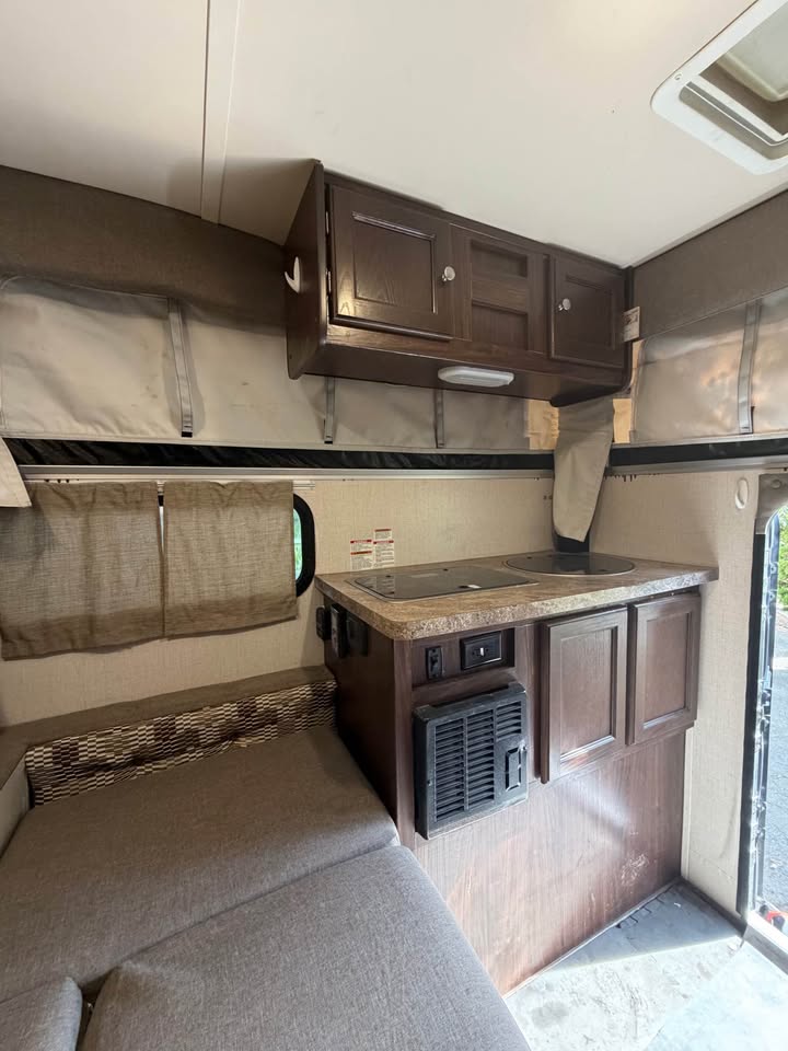 Palomino Backpack Edition Truck Camper 500 SS in Salt Lake City, UT (photo 4) — photo 4