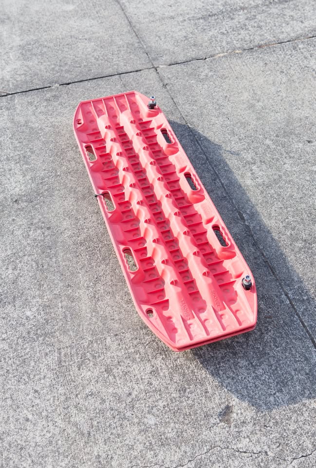 MAXTRAX MKII Recovery Traction Boards - Set of 2 (Offroad / Overlanding) in Castle Rock, WA (photo 2) — photo 2
