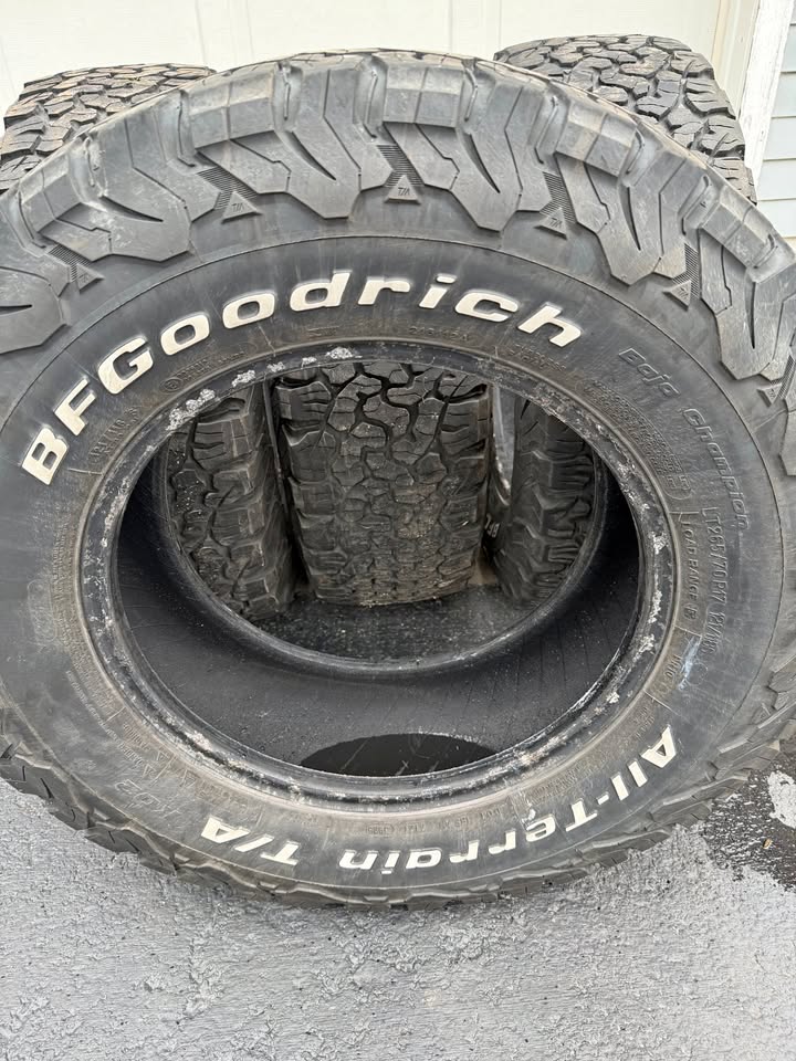 LT265/70/R17 BFGoodrich AT KO2 Tires in Pulaski, NY (photo 1)