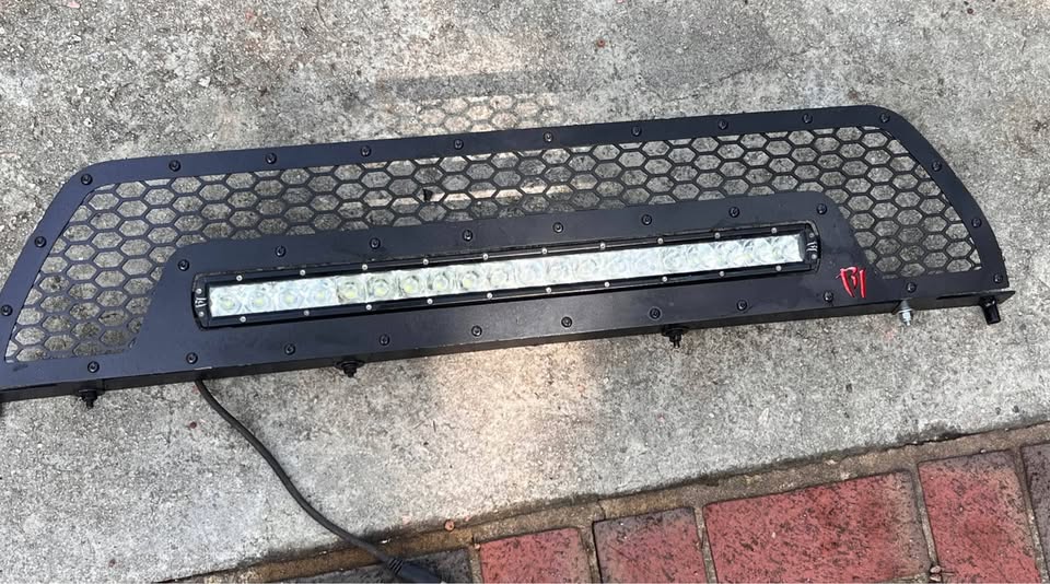 5th gen Toyota 4 runner R1 grill with light bar in Lexington, SC (photo 5) — photo 5