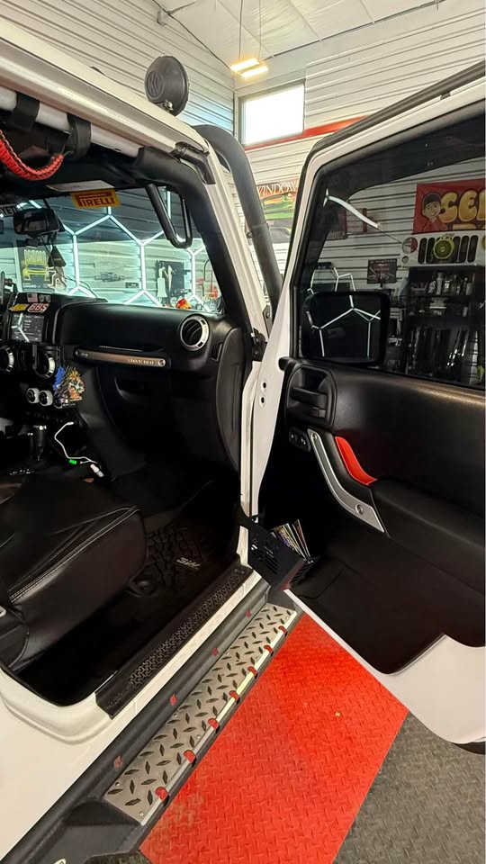 2013 Jeep Wrangler · Unlimited Sahara Sport Utility 4D in Commerce City, CO (photo 7) — photo 7