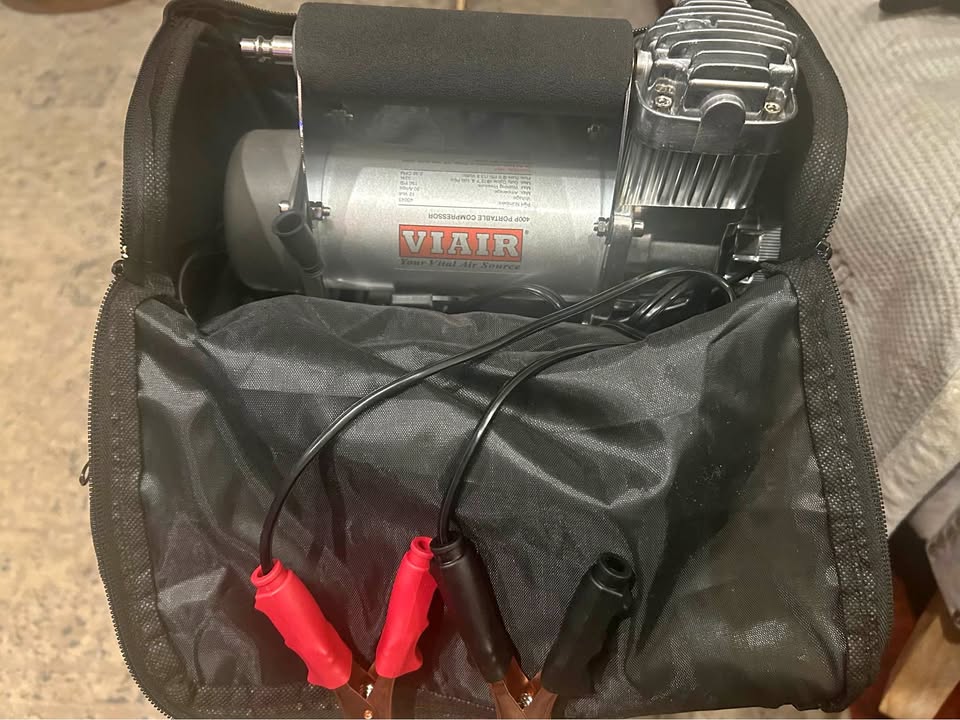 VIAIR 400P Portable Air Compressor (photo 1) — photo 1