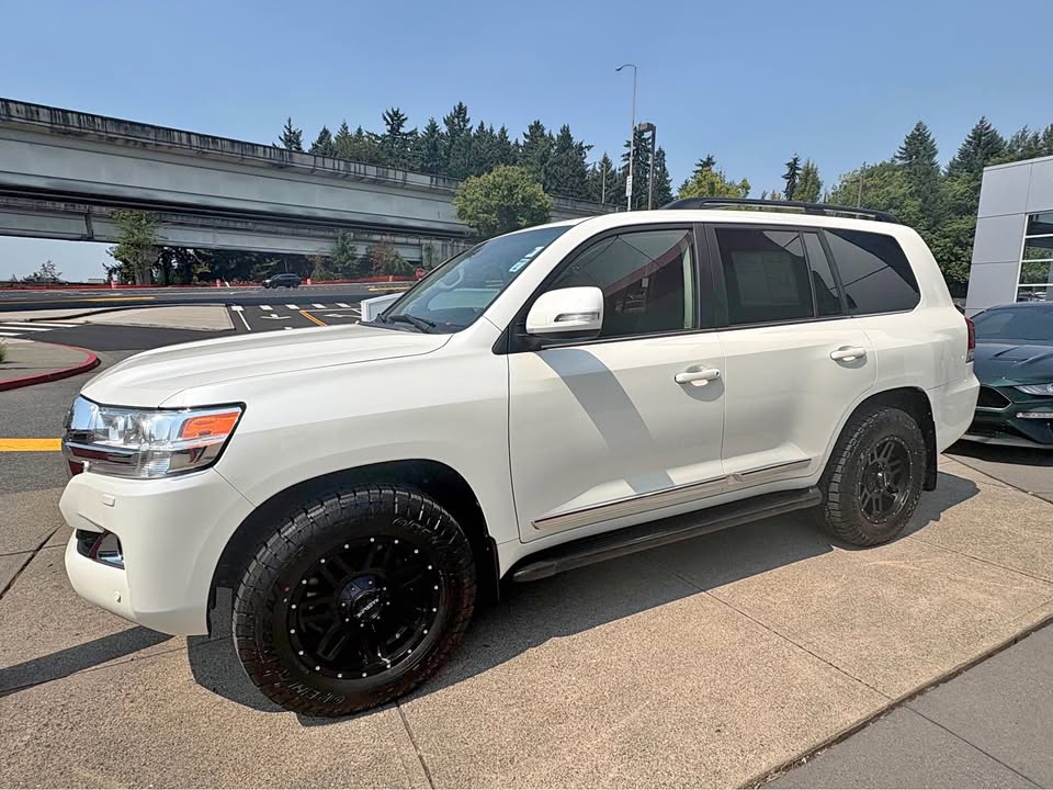 2017 Toyota Land Cruiser in Bellevue, WA (photo 1) — photo 1