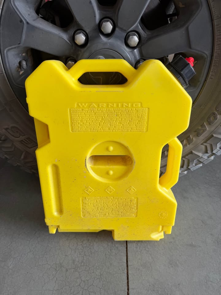 Rotopax 2 Gallon Diesel (photo 2) — photo 2