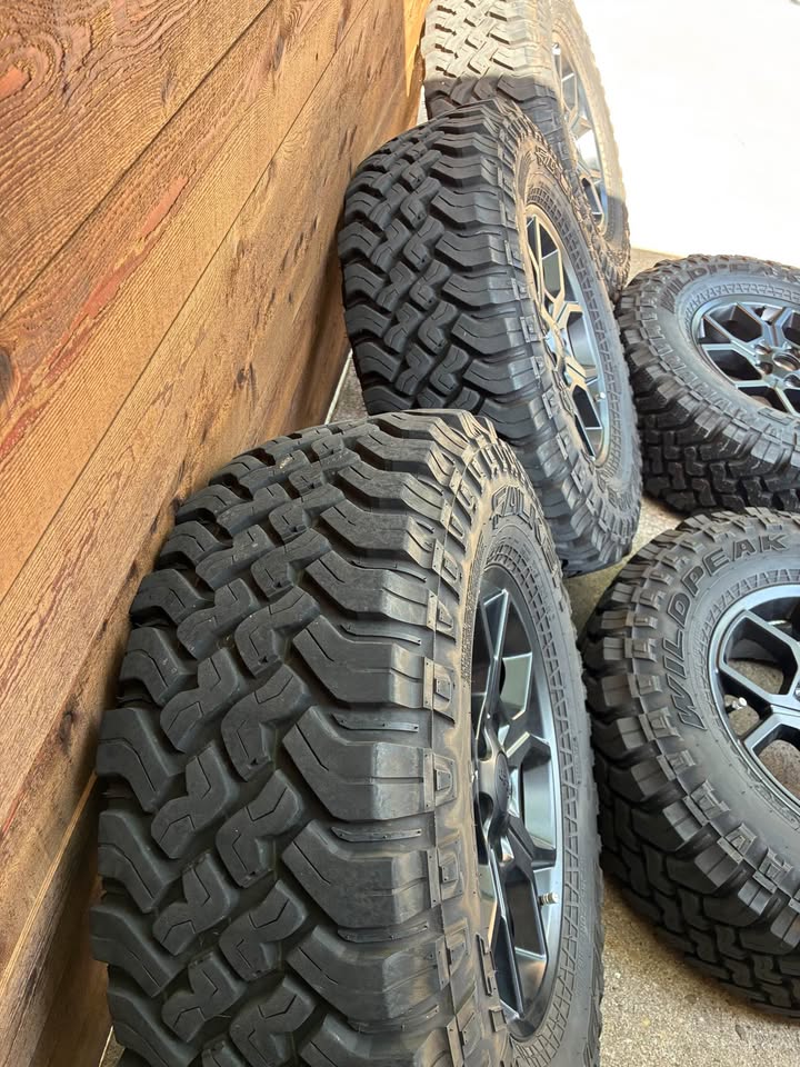 Jeep Wrangler Wheels and Falken Wildpeak M/T Tires 285/70r17 - Set of 5 in Austin, TX (photo 7) — photo 7