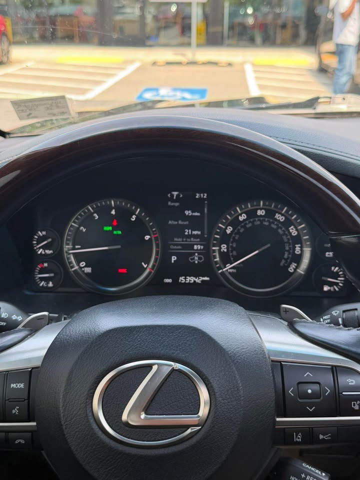 2020 Lexus LX · LX 570 Sport Utility 4D (photo 6) — photo 6