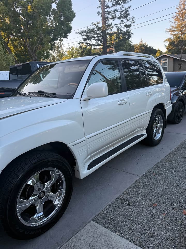 2005 Lexus LX · LX 470 Sport Utility 4D in Los Gatos, CA (photo 9) — photo 9