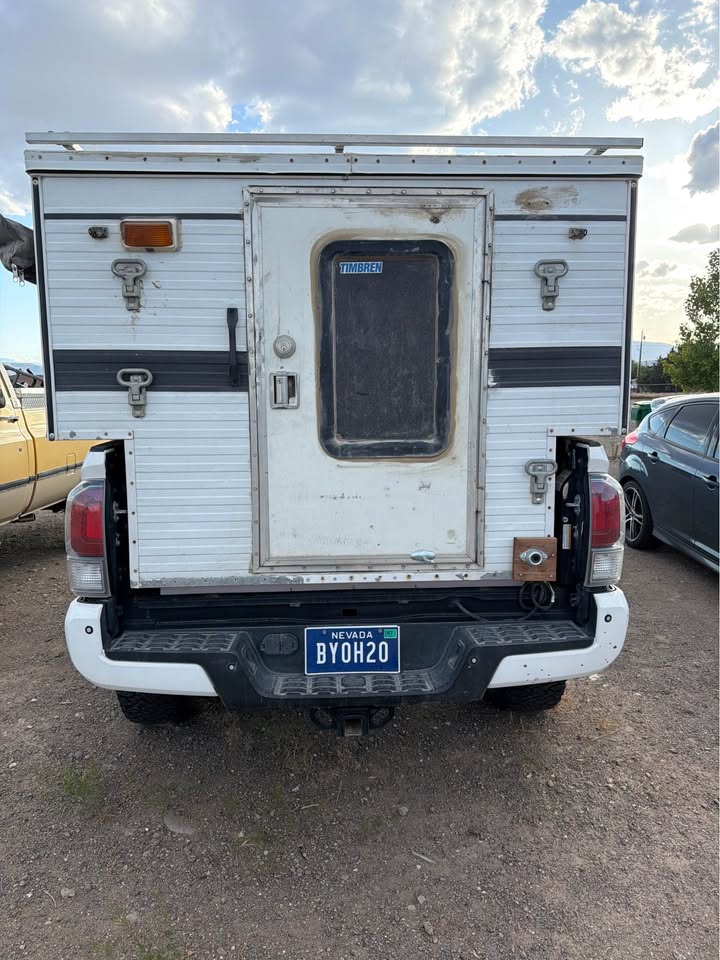 Four Wheel Camper Falcon for Tacoma/Ranger/Colorado or Five Foot Bed Midsize Truck in Silver Springs, NV (photo 5) — photo 5