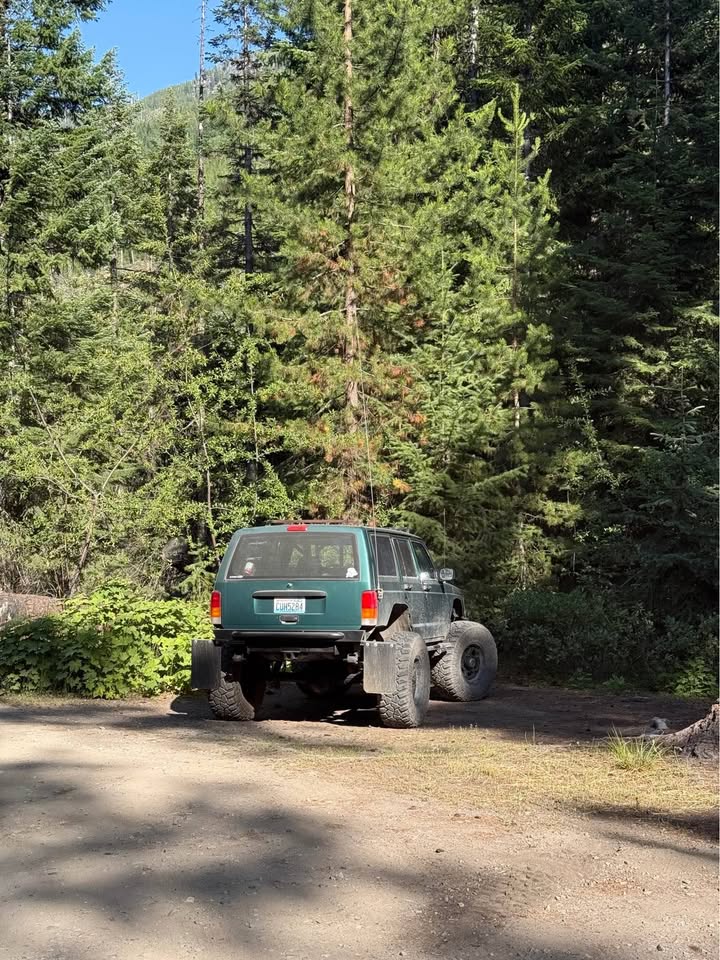 2000 Jeep Cherokee · Limited Sport Utility 4D in Leavenworth, WA (photo 9) — photo 9