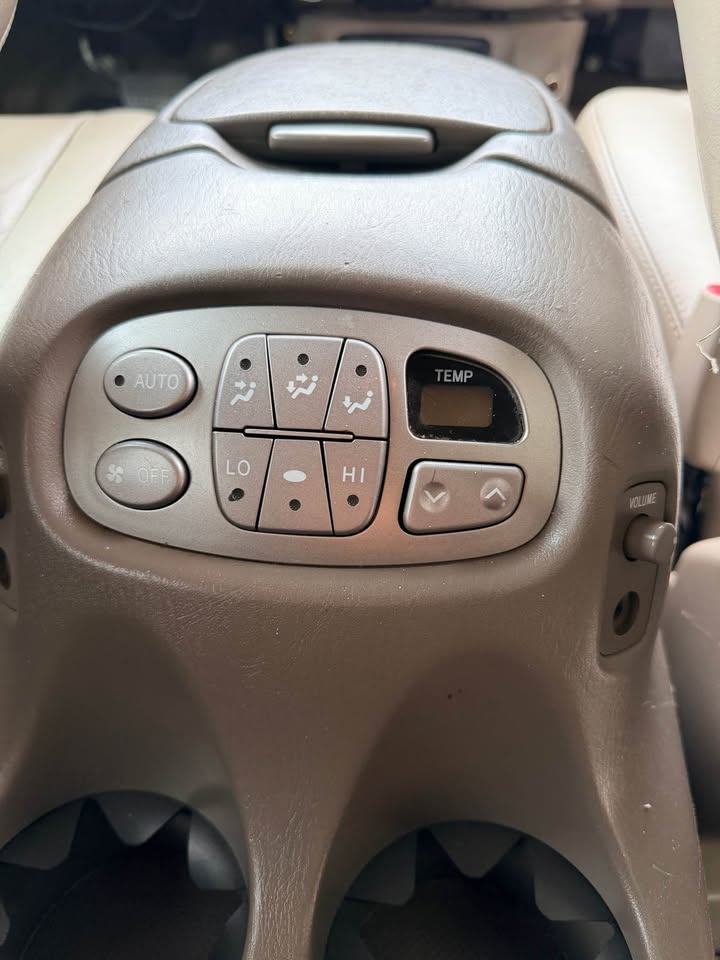 2006 Toyota Sequoia · Limited 4WD 4.7L i-FORCE V8 in Meridian, ID (photo 11) — photo 11