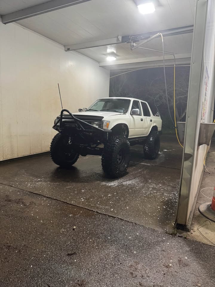 1993 Toyota 4Runner · SR5 Sport Utility 4D in Oregon City, OR (photo 2)