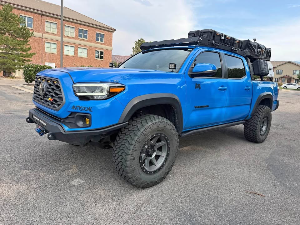 2020 Toyota Tacoma Double Cab · TRD Off-Road Pickup 4D 5 ft (photo 1) — photo 1