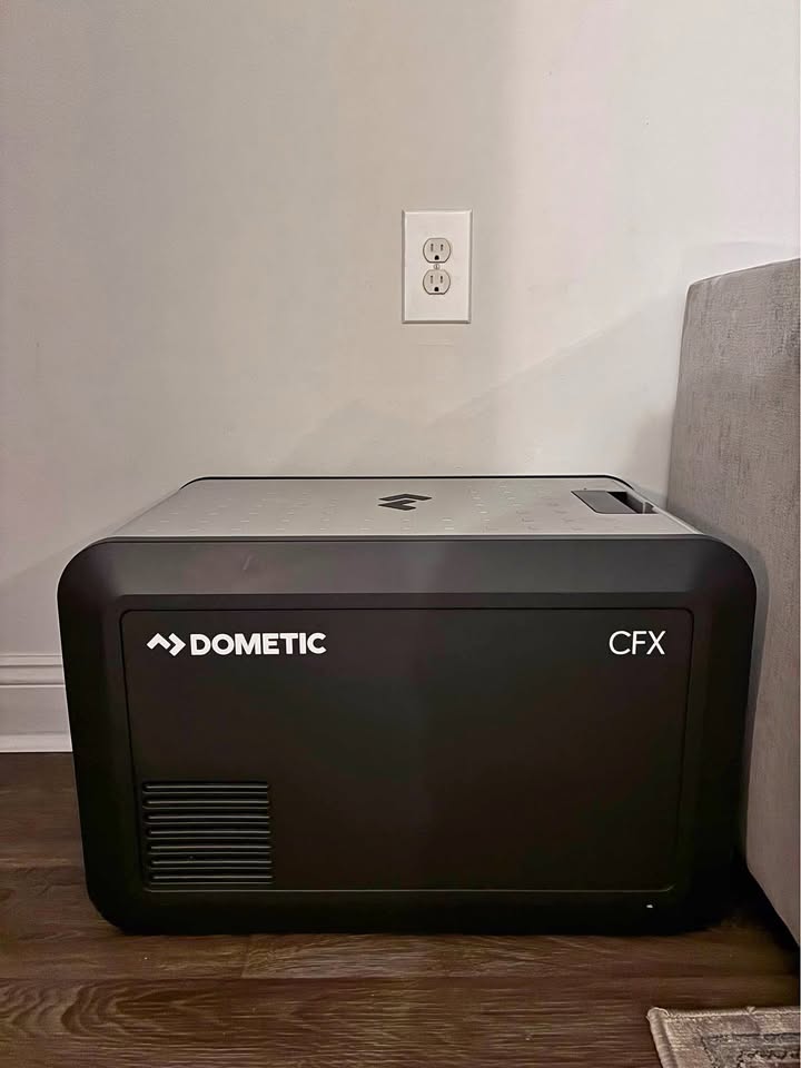 Dometic Cooler (photo 1)
