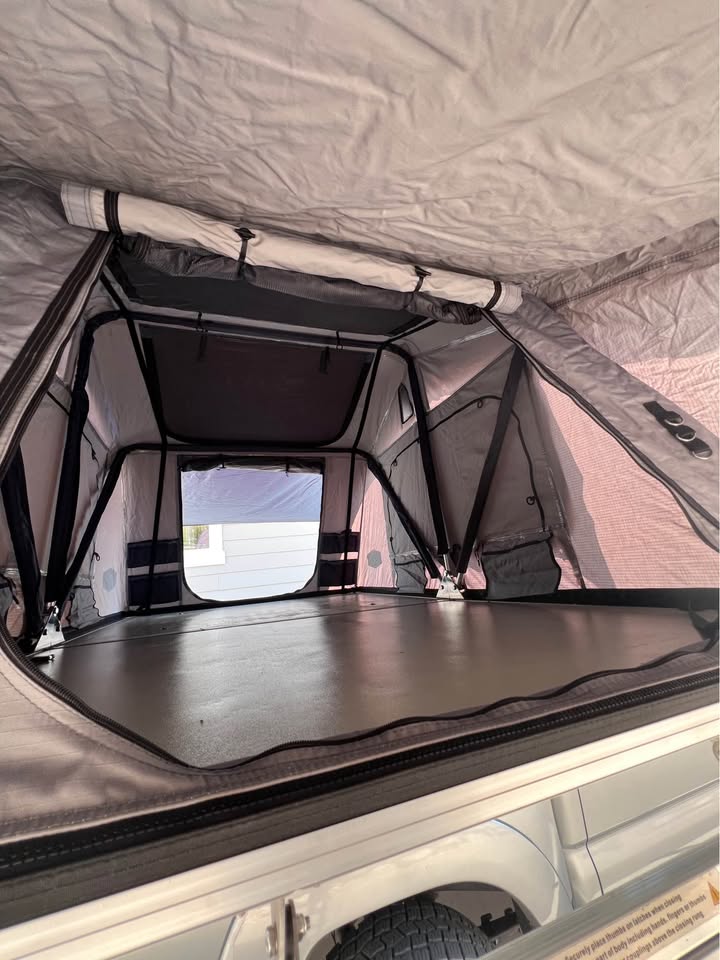 Ruggedized Tepui Rooftop Tent with Annex, anti condensation mat, sheets, and mat (photo 7) — photo 7