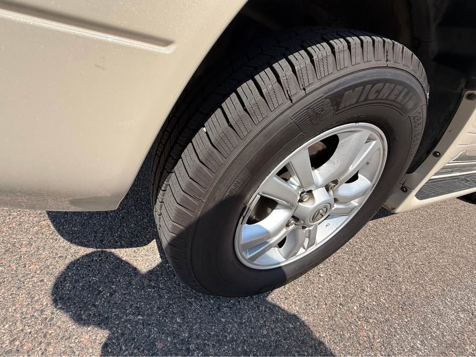 2005 Lexus LX · LX 470 Sport Utility 4D (photo 12) — photo 12