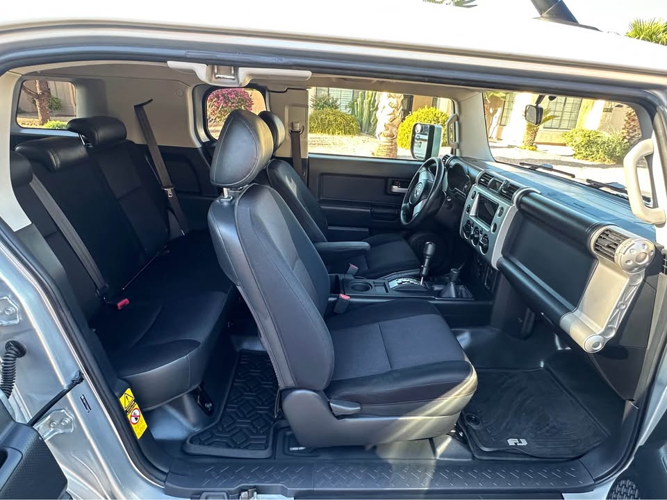 2007 Toyota FJ Cruiser · Sport Utility 2D in Scottsdale, AZ (photo 4) — photo 4